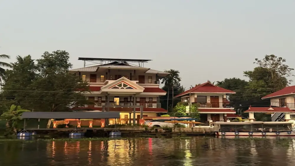 MEENAKSHI RIVER VILLA KUMARAKOM