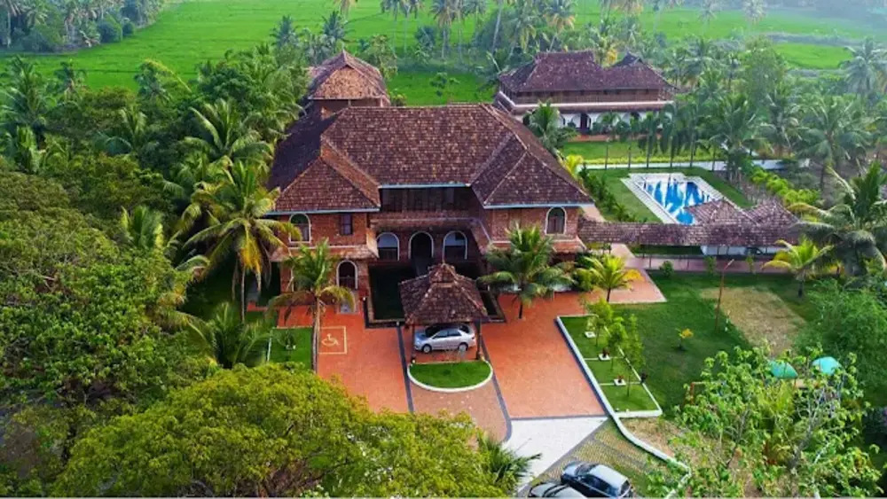 KUMARAKOM HERITAGE RESORT